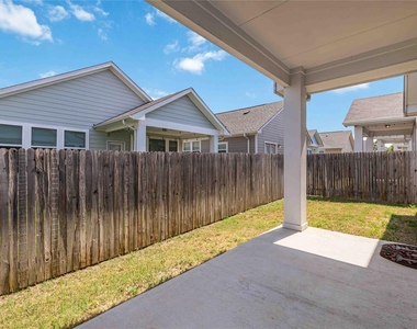 324 E Broade St - Photo Thumbnail 15