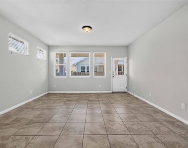 324 E Broade St - Photo Thumbnail 5