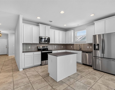 324 E Broade St - Photo Thumbnail 3