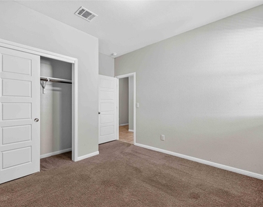 324 E Broade St - Photo Thumbnail 7