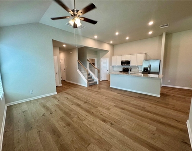 761 Staglin St - Photo Thumbnail 15