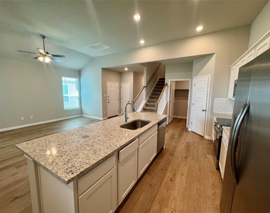 761 Staglin St - Photo Thumbnail 2
