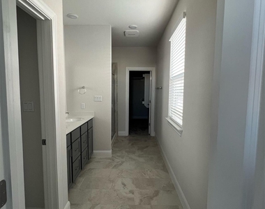 15501 Ellinger Dr - Photo Thumbnail 7