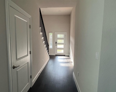 15501 Ellinger Dr - Photo Thumbnail 2