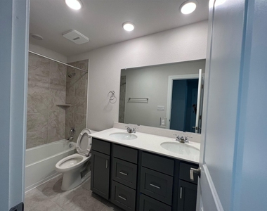 15501 Ellinger Dr - Photo Thumbnail 18