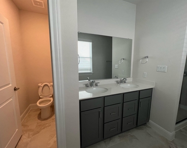 15501 Ellinger Dr - Photo Thumbnail 10