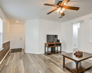 2322 Kuykendall Dr - Photo Thumbnail 6