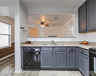 2322 Kuykendall Dr - Photo Thumbnail 14