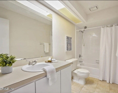 12054 Cobblewood Lane N - Photo Thumbnail 9