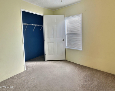 467 Olive Circle - Photo Thumbnail 3