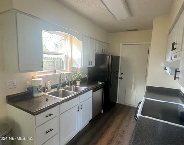11461 Cypress Bend Court - Photo Thumbnail 5