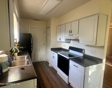 11461 Cypress Bend Court - Photo Thumbnail 4