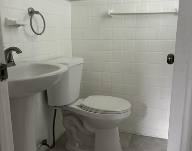 1739 Cesery Boulevard - Photo Thumbnail 10
