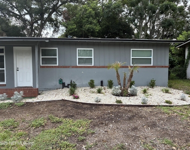 1739 Cesery Boulevard - Photo Thumbnail 4