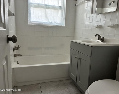 1739 Cesery Boulevard - Photo Thumbnail 13
