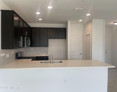 40 Pinebury Lane - Photo Thumbnail 2