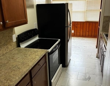 1040 Brandywine Street - Photo Thumbnail 8