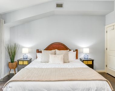 955 Registry Boulevard - Photo Thumbnail 2
