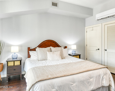 955 Registry Boulevard - Photo Thumbnail 11