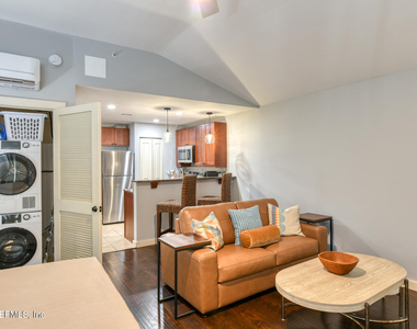955 Registry Boulevard - Photo Thumbnail 6