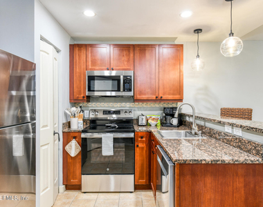 955 Registry Boulevard - Photo Thumbnail 13