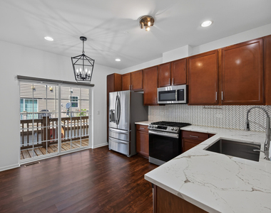 220 Laurel Avenue - Photo Thumbnail 10
