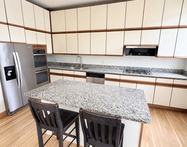 534 W Dickens Street - Photo Thumbnail 2