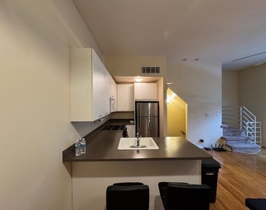 616 N Paulina Street - Photo Thumbnail 7