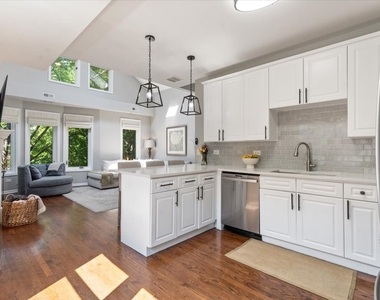 1521 W Wolfram Street - Photo Thumbnail 7