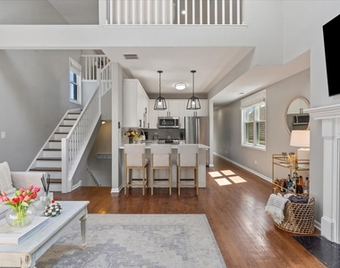 1521 W Wolfram Street - Photo Thumbnail 5