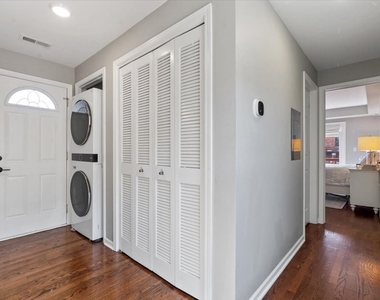 1521 W Wolfram Street - Photo Thumbnail 9