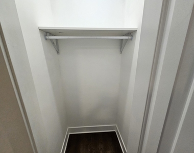 2541 N Southport Avenue - Photo Thumbnail 14
