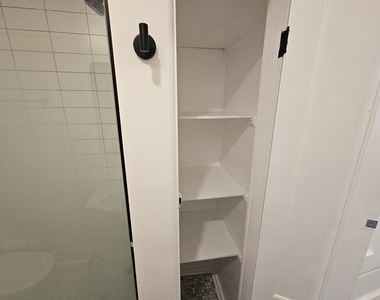 2541 N Southport Avenue - Photo Thumbnail 7