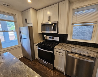 2541 N Southport Avenue - Photo Thumbnail 9