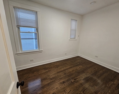2541 N Southport Avenue - Photo Thumbnail 4