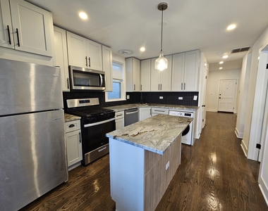 2541 N Southport Avenue - Photo Thumbnail 10