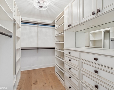 180 E Pearson Street - Photo Thumbnail 18