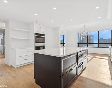 180 E Pearson Street - Photo Thumbnail 9