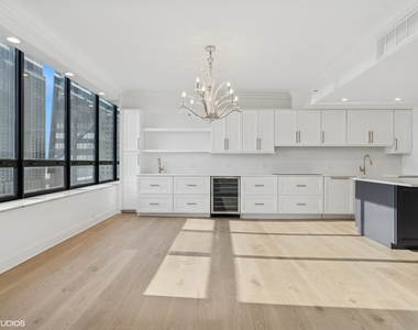 180 E Pearson Street - Photo Thumbnail 10