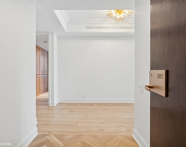 180 E Pearson Street - Photo Thumbnail 4