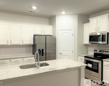 200 Turner Lane - Photo Thumbnail 6
