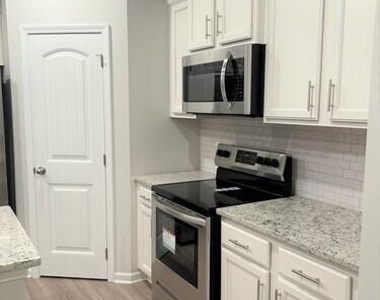 200 Turner Lane - Photo Thumbnail 5