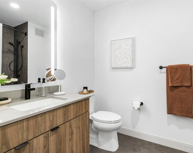 218 E Grand Avenue - Photo Thumbnail 10
