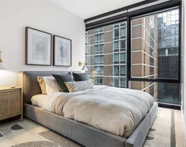 218 E Grand Avenue - Photo Thumbnail 5