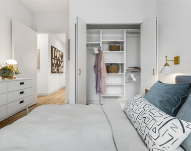 218 E Grand Avenue - Photo Thumbnail 9