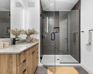 218 E Grand Avenue - Photo Thumbnail 7