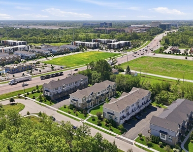 30w023 Brayman Court - Photo Thumbnail 38