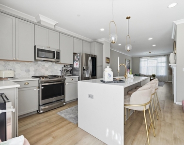 30w023 Brayman Court - Photo Thumbnail 7