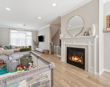 30w023 Brayman Court - Photo Thumbnail 6