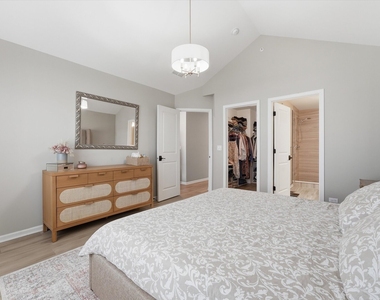 30w023 Brayman Court - Photo Thumbnail 13